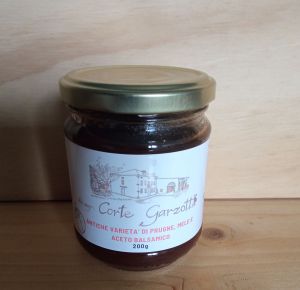 prodotti/Composta_di_antiche_varietà_di_prugne_mele_e_aceto_balsamico_crop.jpg